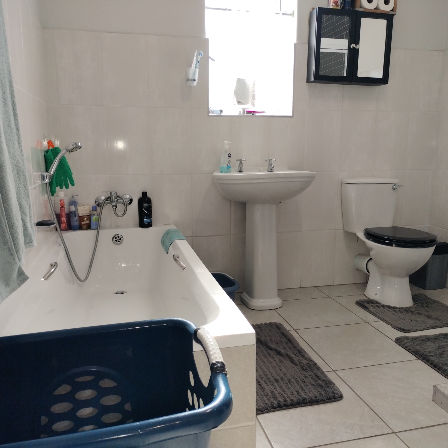 4 Bedroom Property for Sale in Grootbrakhoogte Western Cape